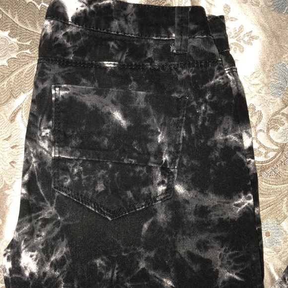 Material Girl Tye-Dye Print - Picture 2 of 3